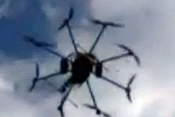 Espagne : un drone caméra s'écrase sur la foule et sur la chaîne humaine pour l'indépendance - 11 septembre 2013.