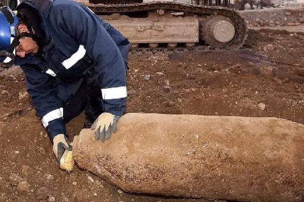 La bombe WWII -450kg dont 240kg d'explosif- sera désamorcée sur place 