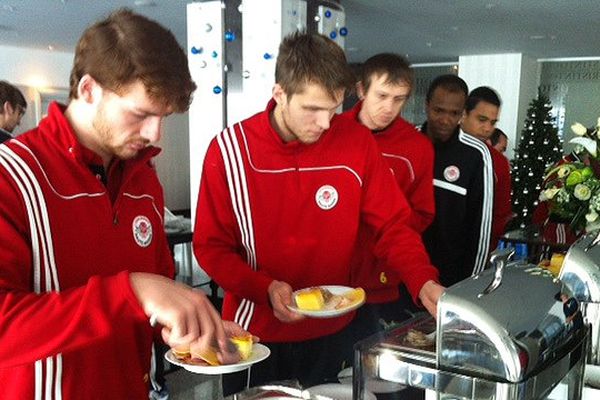 Les joueurs au petit-déjeuner