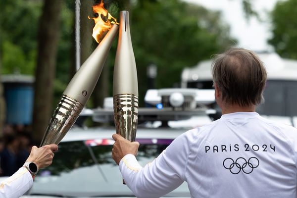 Plus de 60 départements ont payé les 180.000 euros demandés pour accueillir le relais de la flamme, comme ici à Angers le 28 mai 2024.