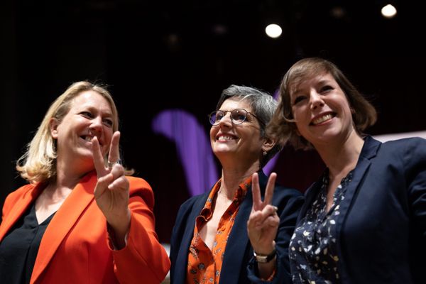 Sarah Legrain, à droite, et les candidates de la Nupes, Danielle Simonnet (à gauche) et Sandrine Rousseau (au centre).