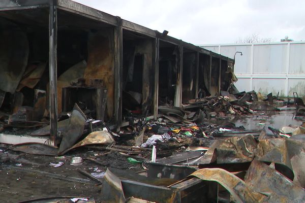 Les locaux de l'Armée du Salut détruits par un incendie à Dunkerque (Nord).