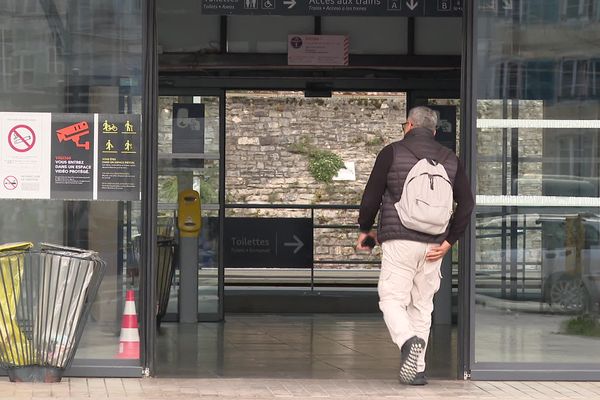 Une grève des conducteurs et des contrôleurs SNCF touche les gares du secteur de Pau, Bayonne et Dax. Elle pourrait être reconduite. 