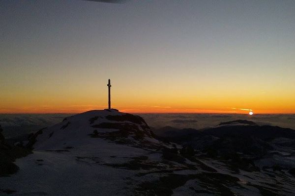 ILLUSTRATION - Croix de l'Incudine. L'Incudine avec ses 2134 mètres d'altitude, est le point culminant du Sud de la Corse