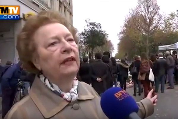 Danielle, interviewée par BFMTV dimanche 15 novembre, alors qu'elle se recueille devant le Bataclan