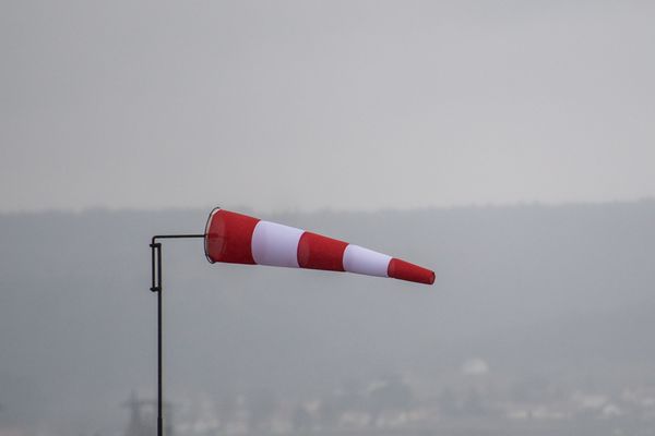 La Saône-et-Loire, le Jura, la Haute-Saône et le Doubs placés en vigilances orange vent ce mercredi 9 octobre, à partir de 18h30, par Météo France.