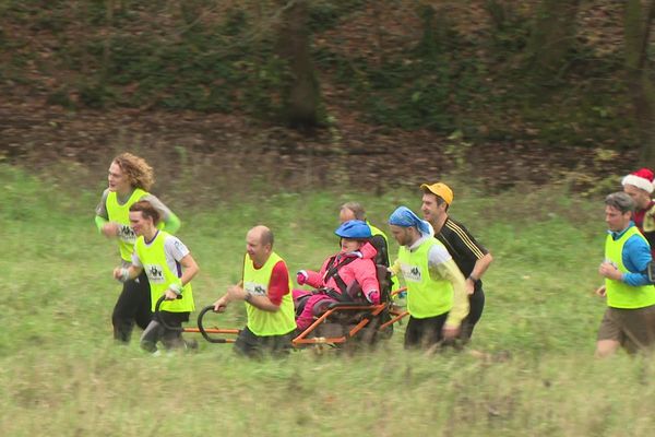 Malgré son syndrome d'Angelman, Anaïs, 8 ans, découvre les joies de la course grâce à l'association Familles extraordinaires