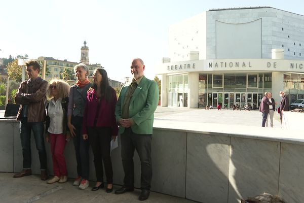 Les élus écologistes à la ville de Nice ont convié la presse ce mercredi 27 octobre à 10h30, sur l'esplanade devant le Théâtre national de Nice pour rappeler leur opposition "aux projets pharaoniques de M. Estrosi !" 
