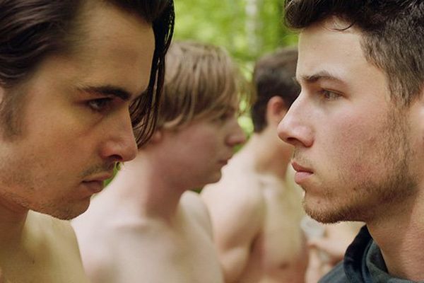 Ben Schnetzer et Nick Jonas incarnent deux frères dans "Goat" de Andrew Neel