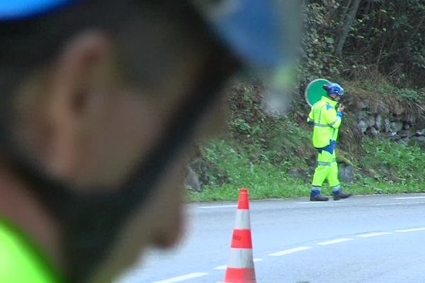 En Isère, près de 400 agents travaillent à la sécurisation des routes.