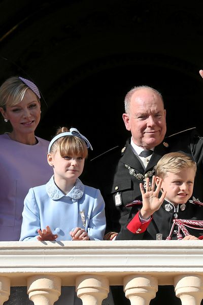 Le prince Albert II, la princesse Charlène, le prince héréditaire Jacques et la princesse Gabriella.