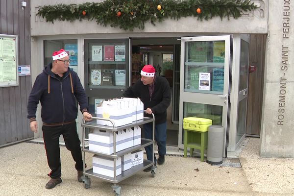 Les colis, en partance pour la cuisine des seniors du quartier Saint-Ferjeux.