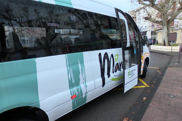 La Communauté de Communes Ardèche Rhône Coiron est la seule en Ardèche à avoir pris la compétence “Mobilité”. Sous la nouvelle marque “M’ARC” celle-ci mène plusieurs actions sur le territoire : l'aménagement de la voie verte, la mise en place d'une application de covoiturage et en, ce lundi 6 janvier, le lancements de navettes gratuites pour un transport de proximité.