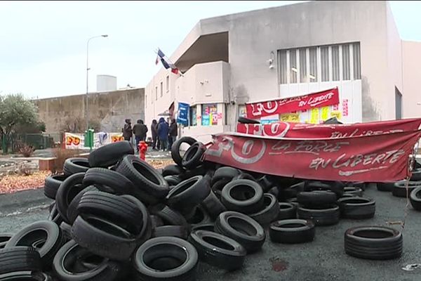 Le mouvement va se durcir, après un appel de tous les syndicats à un "blocage total" et reconductible lundi dès 06H00. Un mouvement qui sera suivi à Perpignan ou Nîmes par exemple. A Villeneuve-les-Maguelone, de nombreux gardiens sont en burn-out.