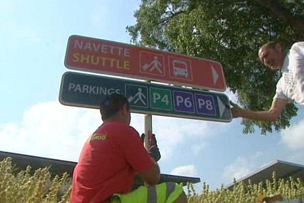 Aéroport de Montpellier - une navette à 1 euro vers Carnon et La Grande-Motte - juillet 2015.