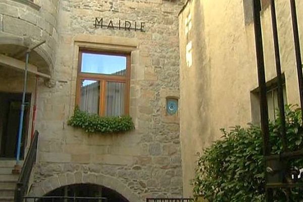 Villefort (Lozère) - la mairie de Pourcharesses - 2013.