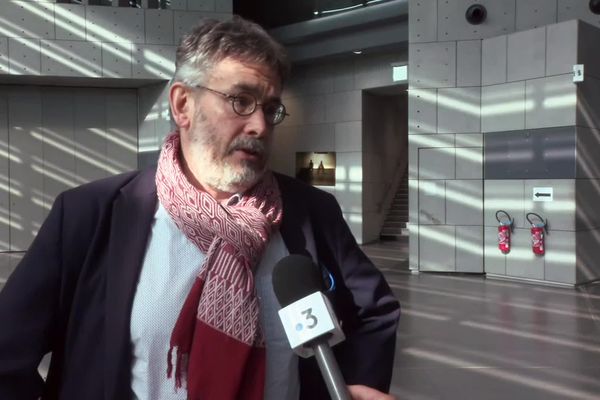 Jean Christophe Leduc a été retenu quatre heures au commissariat de Chartres et conduit au tribunal de Grenoble contre son plein gré