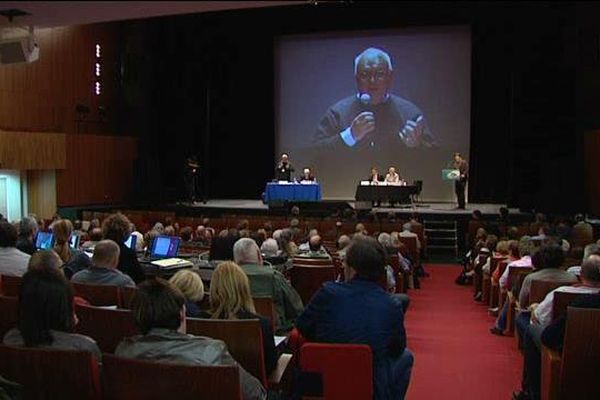 Hier soir jeudi 21 mai 2015 lors de la réunion publique sur l'A31 bis organisée à Thionville.