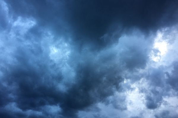 Le ciel a été menaçant au dessus du Rhône, de la Loire et de l'Ain jeudi 12 août 2021.