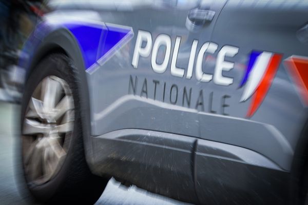 Une voiture de la police nationale