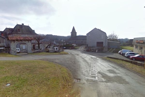 Le petit village de Parlan, dans le Cantal a trouvé la solution pour attirer de nouveaux habitants.