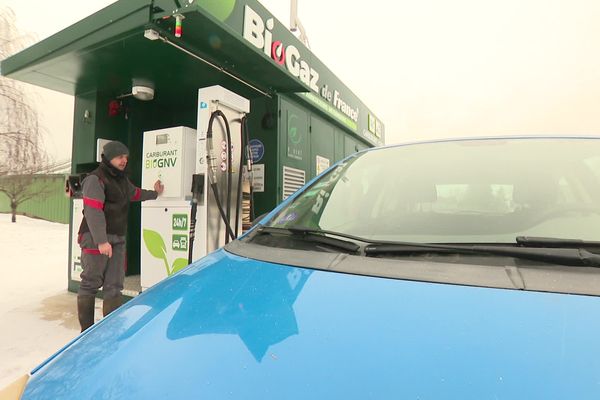 Le GAEC du Pré Vert à Verrières en Forez dans la Loire, est l'une des quatre exploitations agricoles de France, où on peut alimenter son véhicule en BioGaz.