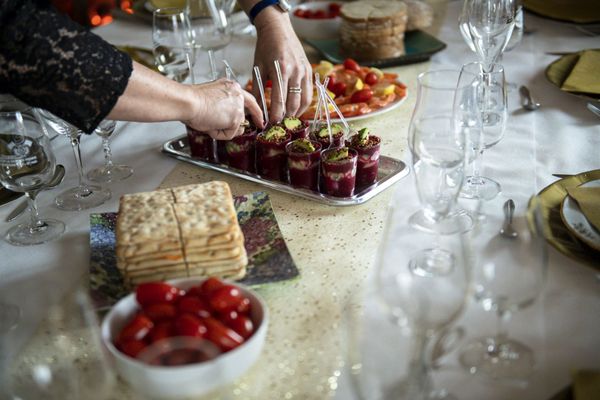 Illustration : un repas de réveillon pour les fêtes de fin d'année