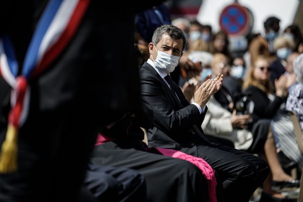 Le ministre de l'Intérieur a été une nouvelle fois la cible de manifestants, qui dénoncent sa nomination alors qu'il est accusé de viol.