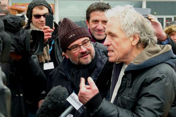 Abel Ferrara au milieu des journalistes surpris de sa présence