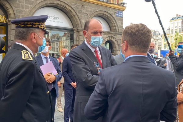 Jean Castex a continué sa visite dans les rues de Lille pour constater l'obligation du port du masque. 
