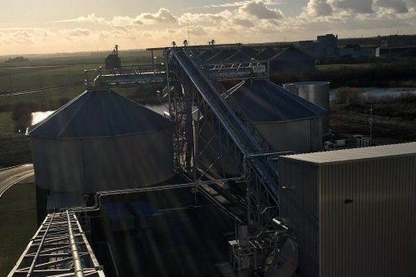 La centrale biomasse de Chartres fonctionne grâce, entre autre, à du bois issu de meubles jetés en déchetterie.