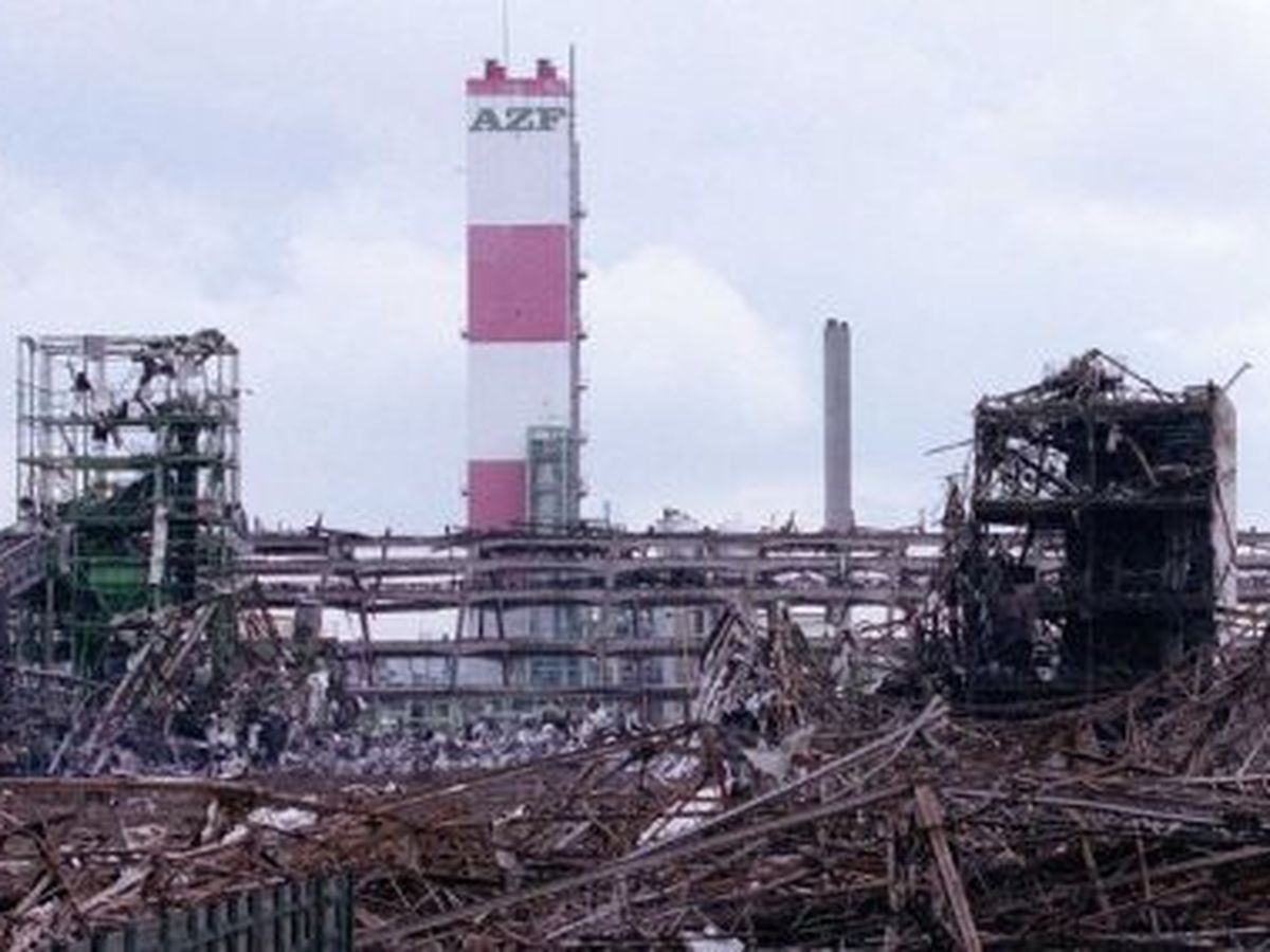 Catastrophe D Azf A Toulouse Un Livre Collectif Pointe La Responsabilite De Total