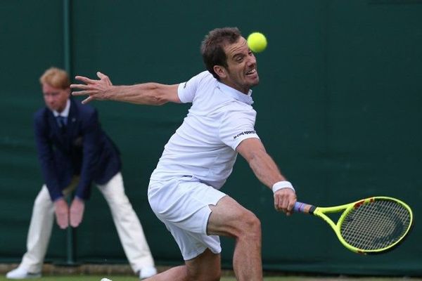 Le bitérrois Richard Gasquet pendant le match contre l'espagnol s Albert Ramos-Vinolas au tournoi de Wimbledon, au sud ouest de Londres
