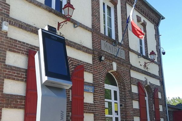 La caméra thermique a été testée à l'hôtel de ville de Saint-Paul (Oise) avant d'être installée à l'entrée de l'école.