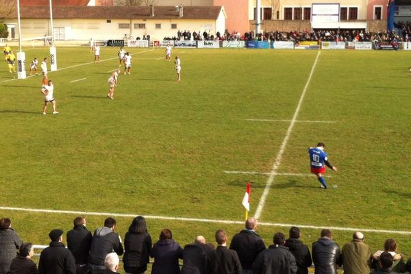 A la mi-temps Chalon sur Saône mène 15 à 11.