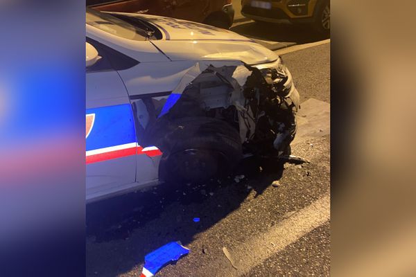 Un camion refuse d'obtempérer et blesse plusieurs policiers.