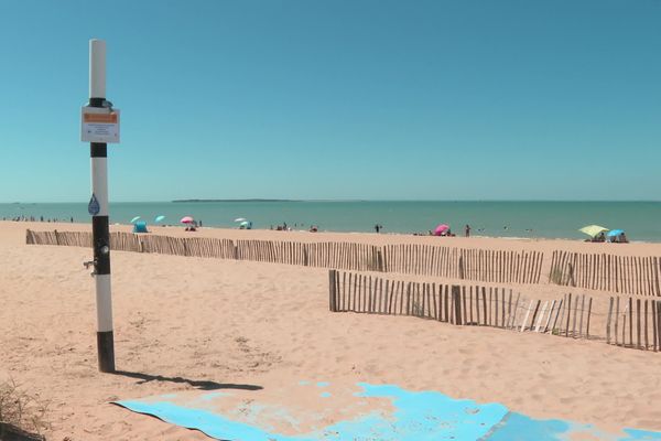 Depuis le 21 juillet à 8h, les douches de plages sont interdites en Charente-Maritime.