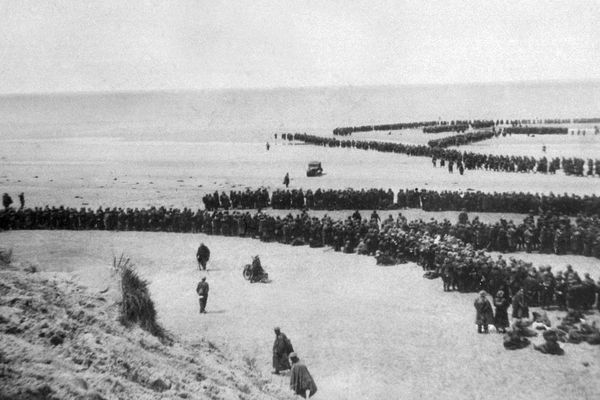 Dunkirk aura pour toile de fond la célèbre Opération Dynamo qui permit d'évacuer vers l'Angleterre, en mai-juin 1940, 340 000 soldats britanniques et français encerclés à Dunkerque par les troupes allemandes. Photo 1940.