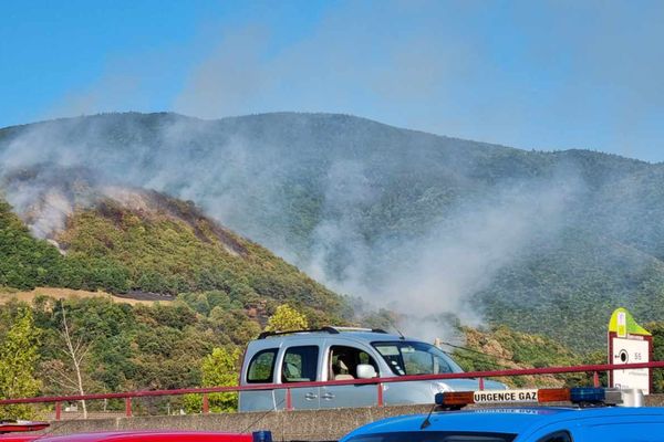 L'incendie qui a ravagé une vingtaine d'hectares de végétation sur les hauteurs de Vif a été fixé dans la nuit de jeudi à vendredi.