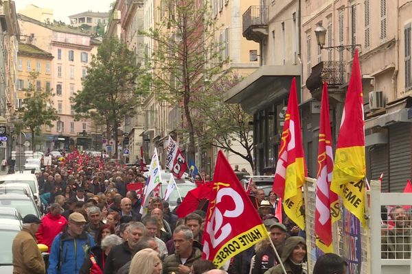 Ce 1er mai à Bastia, manifestants et syndicats veulent encore une fois exprimer leur désaccord avec la réforme des retraites adoptée par le gouvernement.