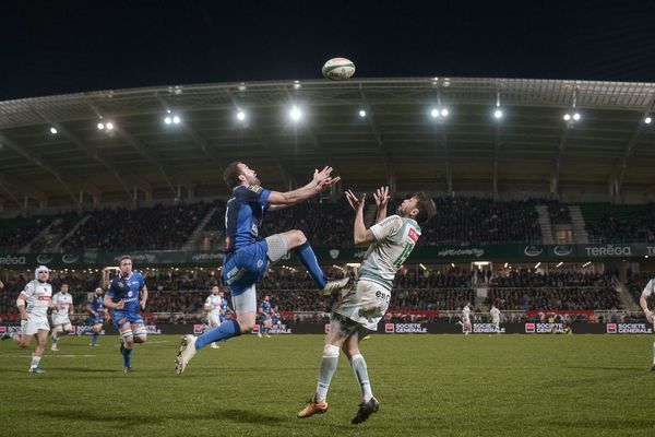 Castres a confirmé son renouveau en allant s'imposer à Pau 