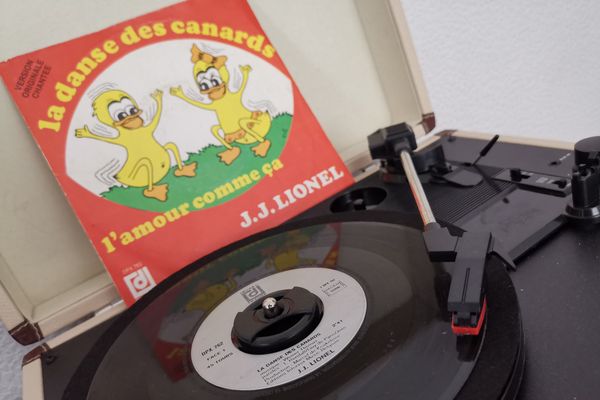 La danse des canards, un des 45 tours qui a le plus tourné dans les années 80