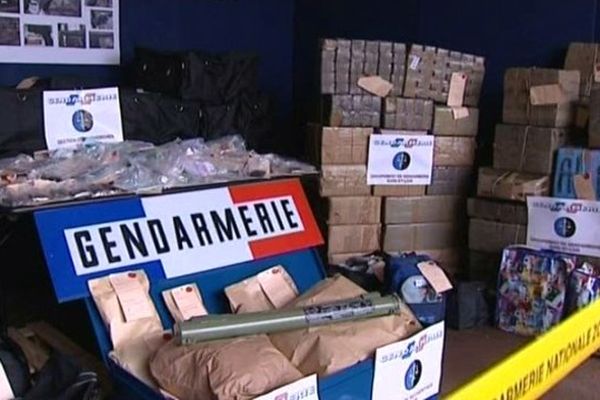 Saisie record, à proximité de Dreux, en février 2010 : 3,2 tonnes de résine de cannabis. 