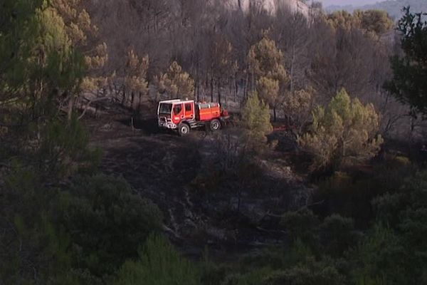 330 pompiers et 12 groupes sont engagés sur le feu de Gordes