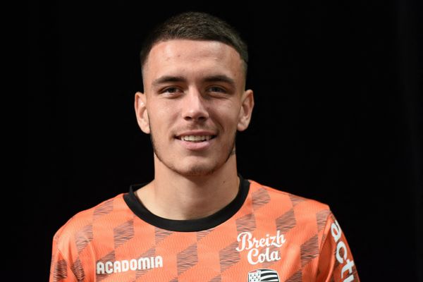 Le milieu de terrain du FC Lorient Enzo Le Fee