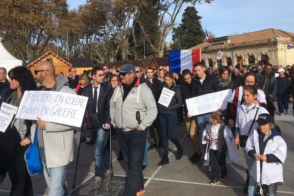 Près de 250 policiers ont de nouveau manifesté dans les rues de Montpellier, samedi après-midi. Ils réclament plus de moyens et de respect.