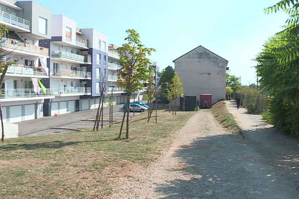 Une soixantaine de migrants occupait depuis septembre 2019 un immeuble désaffecté situé rue Becquerel à Dijon.