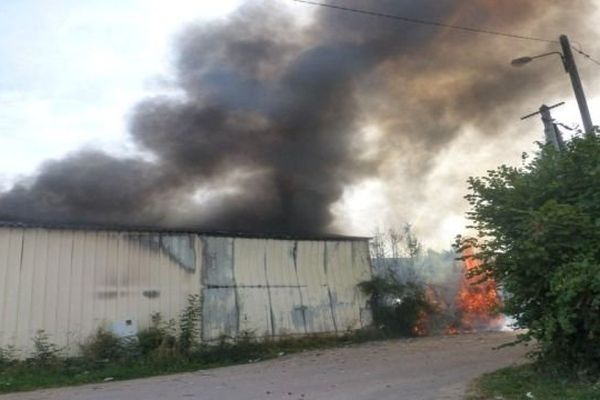 Cet incendie est difficile à circonscrire.