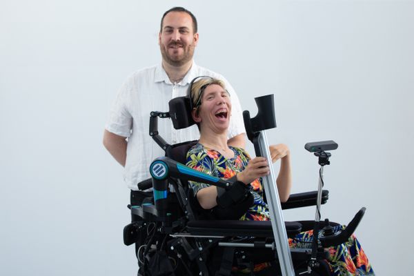 Denis et Nathalie Labrégère, jumeaux, porteront la flamme olympique le 9 mai à Marseille.