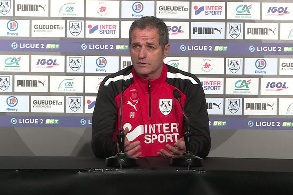 L'entraîneur de l'Amiens SC Philippe Hinschberger en conférence de presse, ce jeudi 5 janvier 2022, avant le match contre à Thaon-les-Vosges, en Coupe de France.